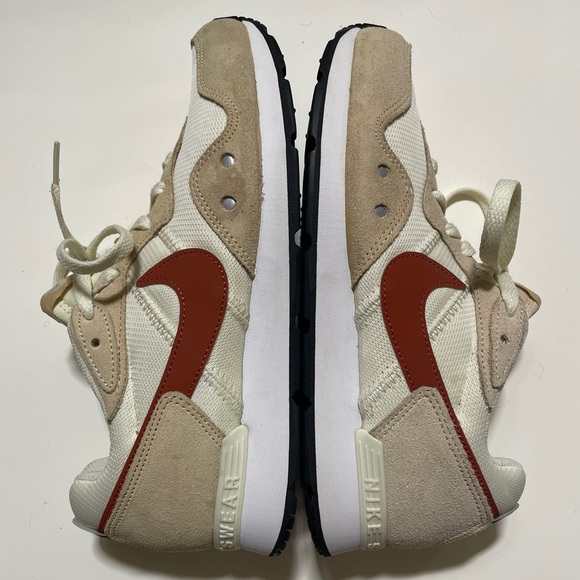 Nike Women’s Venture Runner Sneakers Size 7.5 - Picture 3 of 6